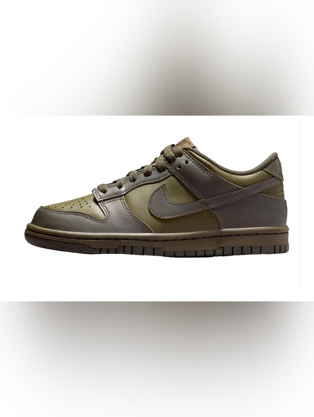Nike Kids Low-Top Sneaker in Olive Green